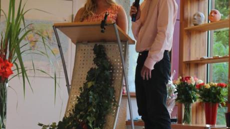 Katharina Dieminger und Robin Schneider hielten die Rede der Abiturientinnen und Abiturienten. 
