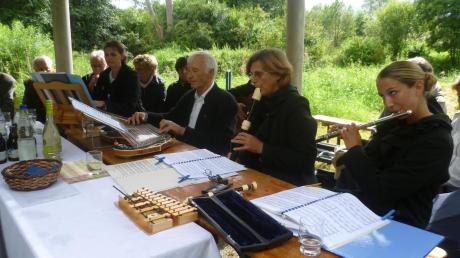Die Stubenmusik Reiter aus Gabelbachergreut gehörte zu den Interpreten beim Hoigarta.  
