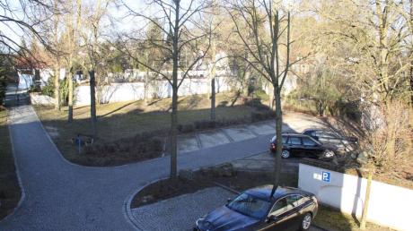 Der Grünplatz zwischen Rathaus und Friedhof soll Standort für das neue Friedensdenkmal werden. 