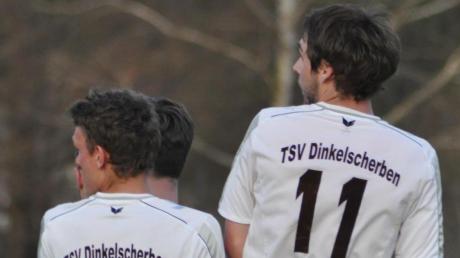Daniel Walter und Dominik Mayrock (von links) vom TSV Dinkelscherben wollen es dem TSV Meitingen schwer machen, den letzten noch fehlenden Punkt zur Meisterschaft einzufahren. 