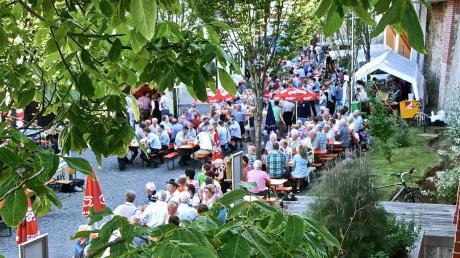 Zahlreiche Besucher waren zum Lauinger Altstadtfest gekommen und feierten bei schönem Sommerwetter. 