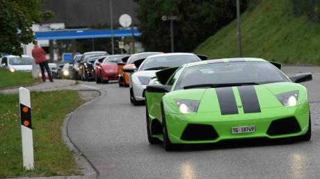 Millionenwerte auf Adelsrieds Straßen: Gut 60 Luxuswagen – Lamborghini, Ferrari oder Bugatti – waren zu sehen. Und zu hören. 