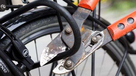 Fahrrad wurde trotz Bügelschloss gestohlen. 
