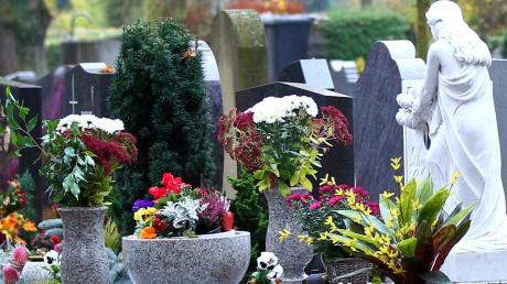 Die Friedhofsgebühren in Klosterlechfeld wurden neu berechnet. Im April soll der Gemeinderat über die neue Satzung abstimmen.