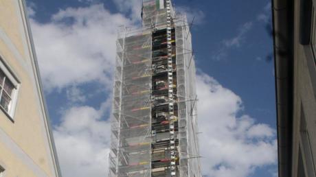 Der Turm der Gundelfinger Spitalkirche ist bereits eingerüstet. Zum Spitaljubiläum im kommenden Jahr wird sie saniert. Nicht die einzige gute Nachricht in der Spitalstiftung. 