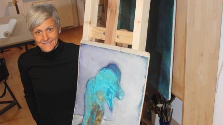 Barbara Auer in ihrem Atelier in Stadtbergen. Hier arbeitet die 55-Jährige seit vergangenem jahr als freischaffende Künstlerin. 