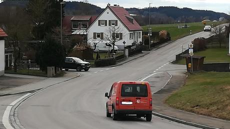 Die Staatsstraße in Sontheim ist nach Ansicht des Gemeinderates mit einer unzureichenden Deckschicht ausgestattet. 