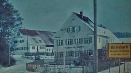 Das Gasthaus „Waldhorn“ in Hinterbuch zeigt diese alte Aufnahme aus den 50er-Jahren. Durch die Krankheit von Xaver Bschor steht das Wirtshaus nun leer. 	 	
