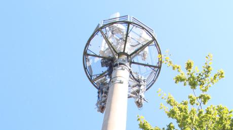 Der Funkturm in Villenbach wurde 1983 höher gebaut, als in den ursprünglichen Plänen genehmigt. Der Gemeinderat verweigerte eine nachträgliche Zustimmung, das Landratsamt erteilte diese aber.  	