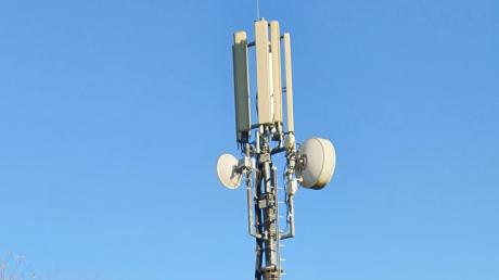 Auf dem Funkmast am Villenbacher Grünsammelplatz soll Technik für den 5G-Mobilfunk-Standard installiert werden. Die Ortsteile Wengen und Riedsend sollen nach dem Willen der Kommune bessere Netzverbindungen bekommen. 	