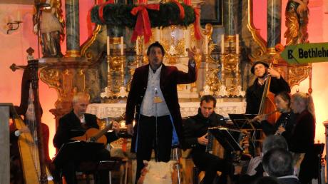 In der Binswanger Kirche wurden die Zuhörer musikalisch und humoristisch auf Weihnachten eingestimmt. 	