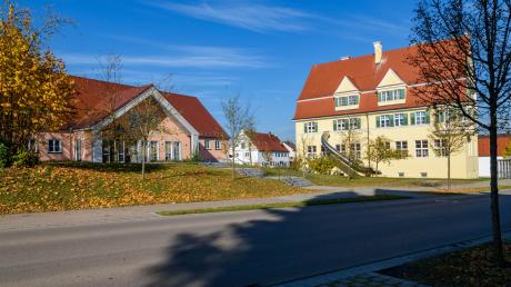 Der Gemeinderat Laugna hat den Weg für 17 neue Bauplätze im Ortsteil Osterbuch freigemacht. 