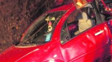 Leicht verletzt wurde gestern Morgen eine 19-jährige Autofahrerin auf der B2 bei Stettenhofen. Am Auto entstand ein Schaden in Höhe von 6000 Euro.