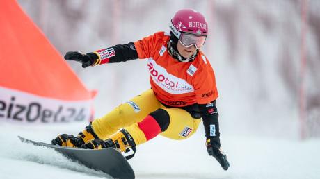 Snowboarderin Ramona Hofmeister in Aktion.