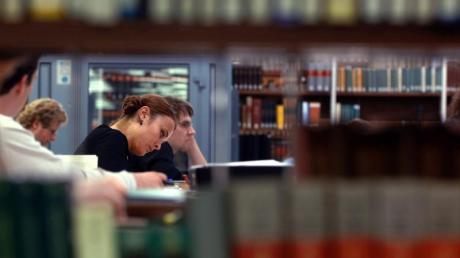 Der Bayerische Verfassungsgerichtshof hat das Volksbegehren gegen Studiengebühren an Bayerns Hochschulen für zulässig erklärt. (Bild: dpa)