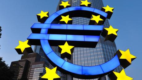 So billig waren Kredite im Euroraum noch nie: Die Europäische Zentralbank senkte den Leitzins auf das Rekordtief von 1,0 Prozent. 