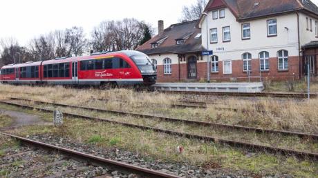 Die Bahn will viele Bahnhöfe auf Vordermann bringen. Dazu stellte sie 800 Millionen Euro bereit. Foto: Jens Wolf dpa