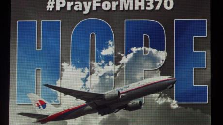 «Bete für MH 370!» lautet die Botschaft dieses elektronischen Schildes in Kuala Lumpur.