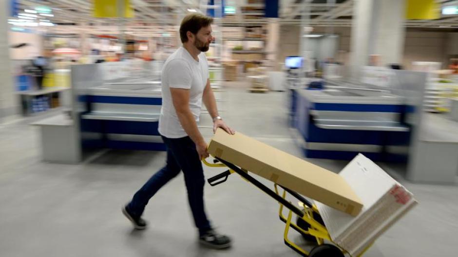 Möbel Ikea bietet Geld zurück für das alte Sofa