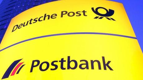 Logo der Deutschen Bank und der Schriftzug der Postbank.