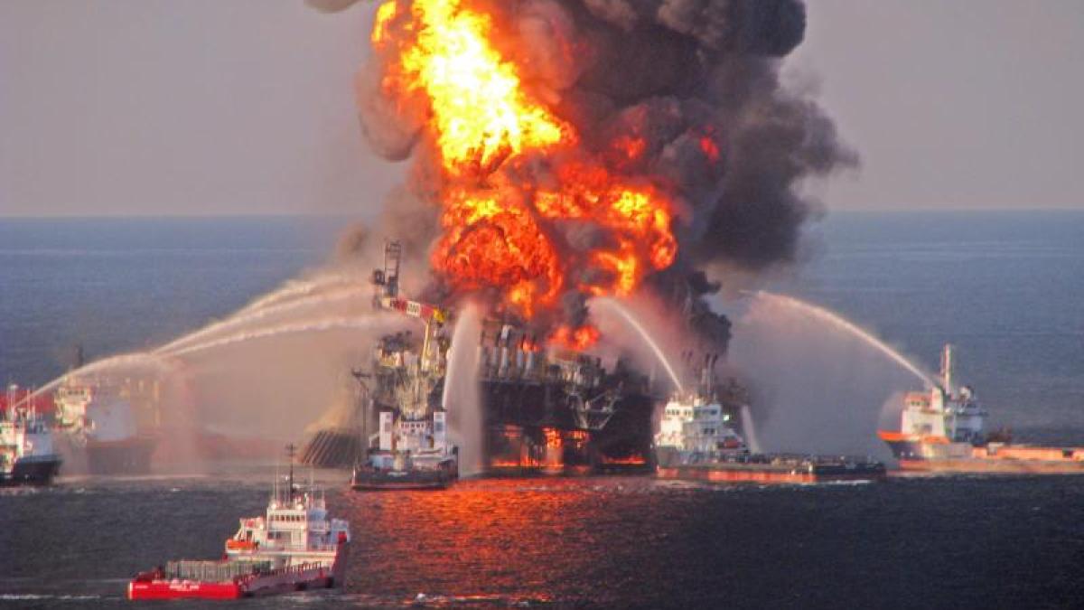 Golf von Mexiko: "Feuerauge" im Meer: Pipeline-Leck ...