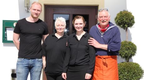 Die neue Pächterfamilie des Klosterbräu in Unterliezheim stellt sich vor. Im Bild (von links): Noah Röhrig, Angelika Röhrig, Tabea Gohde und Jürgen Röhrig.