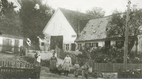 Anwesen und Werkstatt von Johann Baptist Heidel vor 1900.