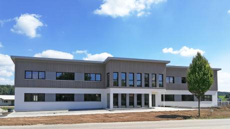 Einen Steinwurf vom bisherigen Standort entfernt, hat die Firma Thannhauser ein Verwaltungsgebäude mit rund 800 Quadratmetern Bürofläche realisiert. 