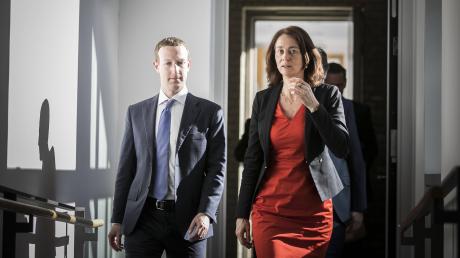 Facebook-Chef Mark Zuckerberg traf am Montag mehrere Berliner Spitzenpolitiker, darunter Justizministerin Katarina Barley. 