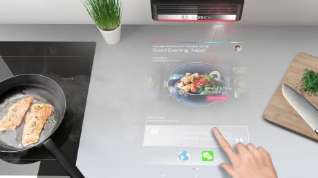Sieht aus wie ein Tablet-PC. Ist aber ein Projektor, der Küchenrezepte auf die Arbeitsfläche wirft. Bosch will mit dieser Idee jetzt punkten.