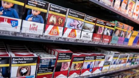 Einbrecher haben in einem Verbrauchermarkt in Markt Indersdorf (Landkreis Dachau) zwischen Samstagabend und Montagmorgen Tabakwaren im Wert von über 17.000 Euro gestohlen.