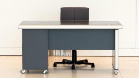 Die VG Kühbach schafft Büromöbel für neue Mitarbeiter an. 