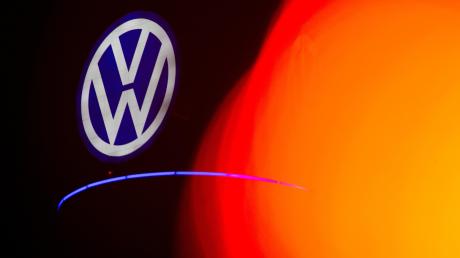 Volkswagen will im Wettbewerb um die besten Leute die Zahl der Software- und IT-Experten im Konzern massiv ausbauen.
