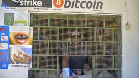 Ein Geschäft in Chiltuipan, das Bitcoin akzeptiert. El Salvador hat als erstes Land der Welt die Kryptowährung eingeführt.