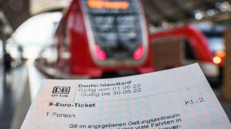 Das 9-Euro-Ticket scheint heiß begehrt zu sein. Bundesweit vermelden Verkehrsverbände eine hohe Nachfrage zum Verkaufsstart.