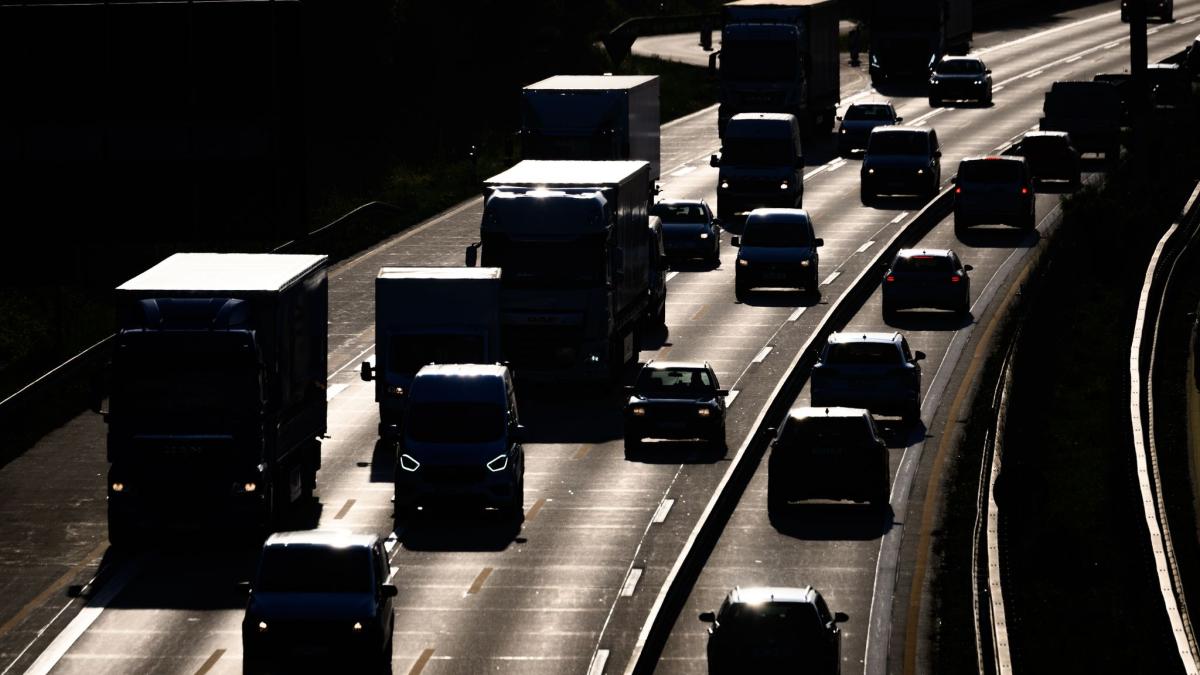 #Umfrage: Nur jeder Vierte lehnt Autobahn-Tempolimit generell ab