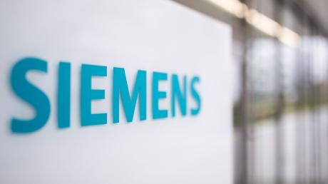 Das Schriftzug-Logo des deutschen Industriekonzerns Siemens.
