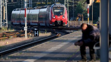 Der Deutschlandtakt soll Bahnfahren künftig attraktiver machen. Verwirrung gibt es dieser Tage allerdings darüber, wann das Projekt abgeschlossen wird. 
