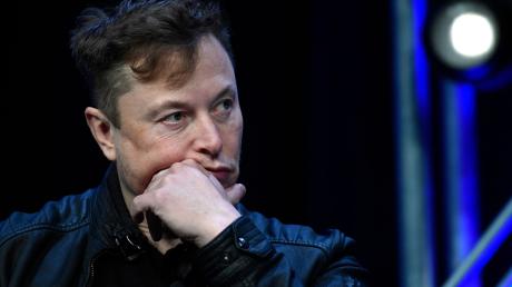 Elon Musk, Konzernchef des US-Elektroautohersteller Tesla, ist verklagt worden und zwar von einem Dogecoin-Investor. Der Vorwurf: ein angebliches Schneeballsystem.