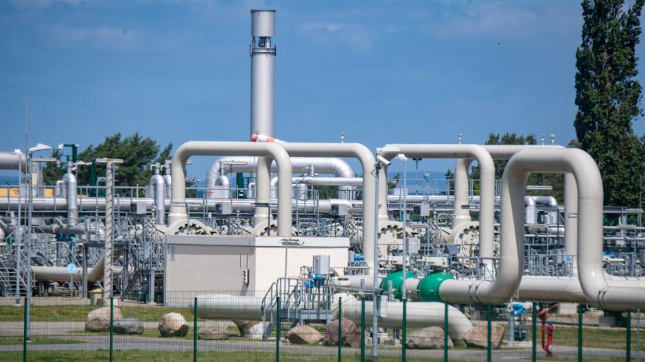 Blick auf Rohrsysteme und Absperrvorrichtungen in der Gasempfangsstation der Ostseepipeline Nord Stream 1 und der Übernahmestation der Ferngasleitung OPAL in Lubmin bei Greifswald.