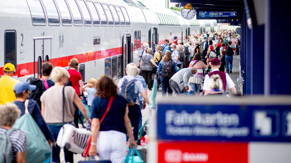 #Verkehr: Eisenbahngewerkschaft gegen Fortführung des 9-Euro-Tickets