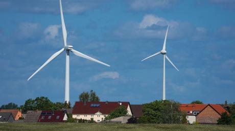 Die Gemeinde Ried diskutierte über Windkraft und den Abstand der Anlagen zu Wohnbebauung. 