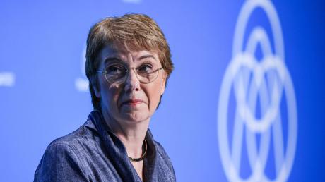 Thyssenkrupp-Vorstandschefin Martina Merz zieht sich vorzeitig vom Chefposten des Stahlkonzerns zurück.
