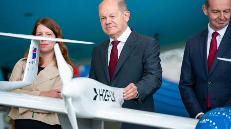 Er sei überzeugt, dass der Luftfahrtstandort Deutschland eine «sehr gute Zukunft» habe, sagt Kanzler Scholz bei der Nationalen Luftfahrtkonferenz in Hamburg.