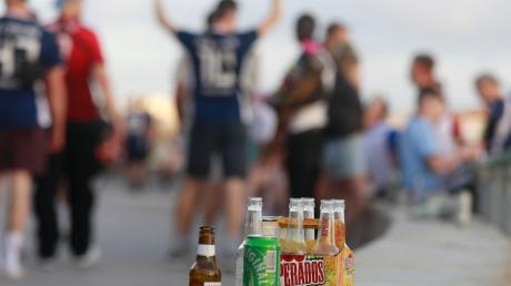 Für Trinkgelage am Strand von Palma gelten auch in Zukunft strenge Regeln.