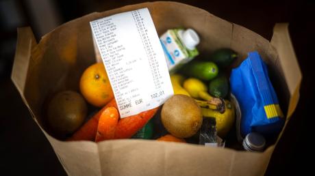 Die hohen Lebensmittelpreise belasten Verbraucherinnen und Verbraucher.