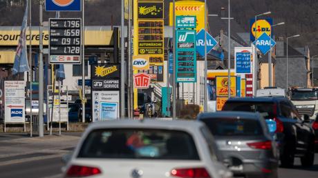 In Luxemburg sind Benzin und Diesel etwas günstiger als in Deutschland.