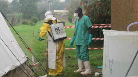 Der gefürchtete Ebola-Virus ist in Teilen von Westafrika mit voller Wucht zurückgekehrt. Dortige Helfer sind völlig überfordert mit der Epidemie.