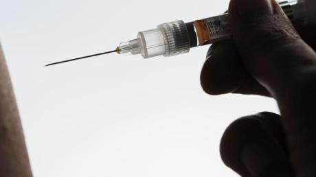 Russland hat einen Impfstoff gegen das Coronavirus zugelassen, allerdings bisher keine wissenschaftlichen Daten zu dem Präparat veröffentlicht.