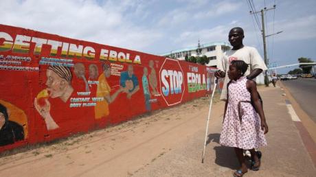 In Guinea ist wieder Ebola ausgebrochen. Das Nachbarland Liberia reagierte und schloss die Grenze.